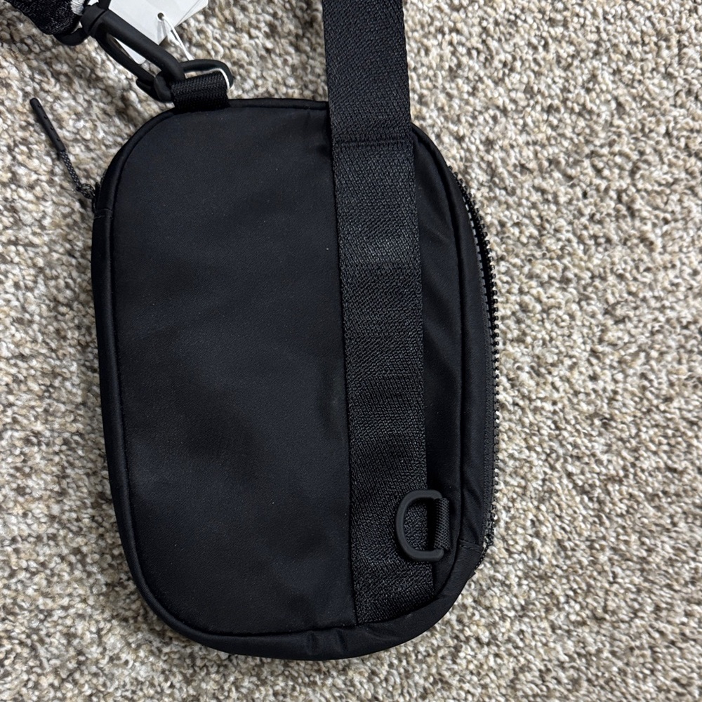 NWT Lululemon the rest is written crossbody bag - Picture 7 of 8